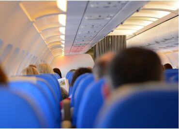 "Dejen de enviar fotos de desnudos y vámonos a Cabo": Piloto casi cancela vuelo por esta razón