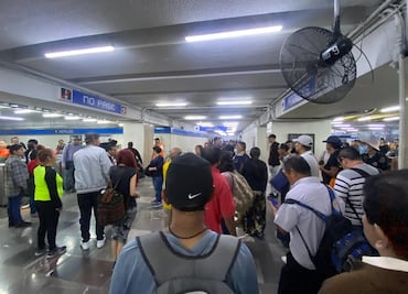 Metro Hidalgo: "Vi cómo un hombre aventó a la mujer y después, él solito se aventó", dice testigo