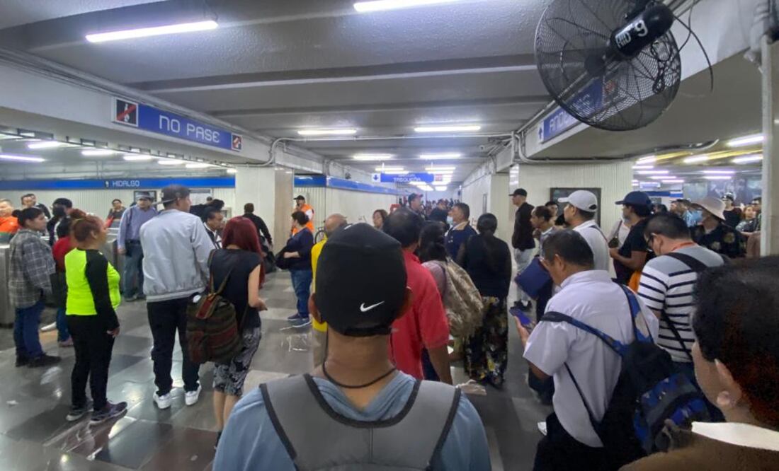 Metro Hidalgo: "Vi cómo un hombre aventó a la mujer y después, él solito se aventó", dice testigo Foto: Valente Rosas/El Universal