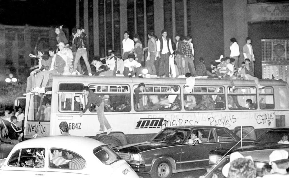 El 3 de junio se presentaron varios secuestros de camiones de la Ruta-100. Se impidió que 150 estudiantes de la Vocacional 4 y que otros 82 alumnos del CONALEP de San Juan de Aragón se apropiaran de unidades.  Foto: Archivo EL UNIVERSAL.