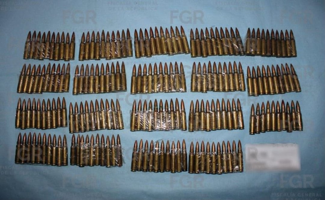 Tres integrantes de “Los Viagras” fueron detenidos por portación de armas de fuego y posesión de cargadores y cartuchos de uso exclusivo de las Fuerzas Armadas. Foto: Especial