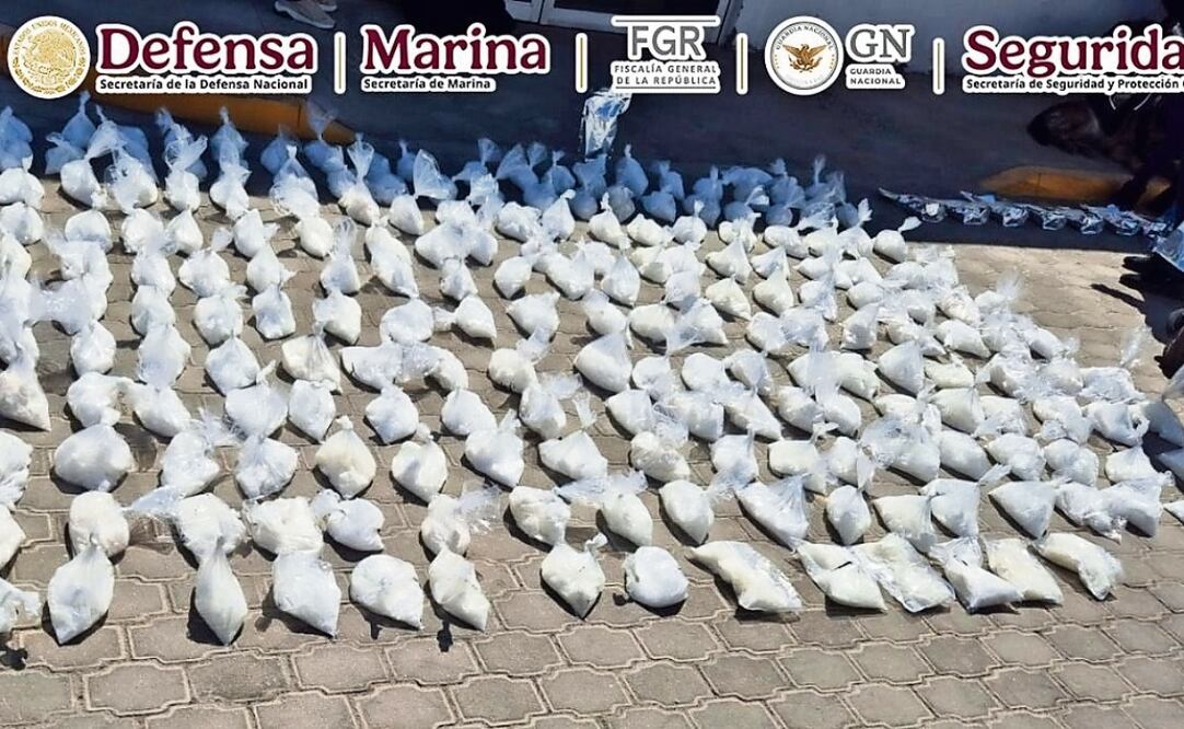 Autoridades federales pusieron la droga a disposición del Ministerio Público; un hombre fue detenido en la carretera Mexicali-Tijuana. Foto: Especial