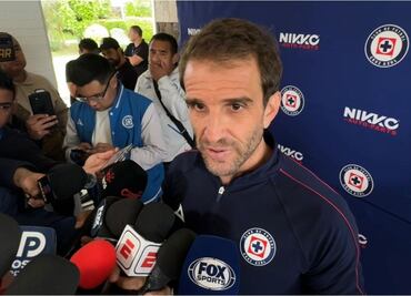 Iván Alonso frena rumores en Cruz Azul; explica salida de Vicente Sánchez y llegada de Nicolás Larcamón