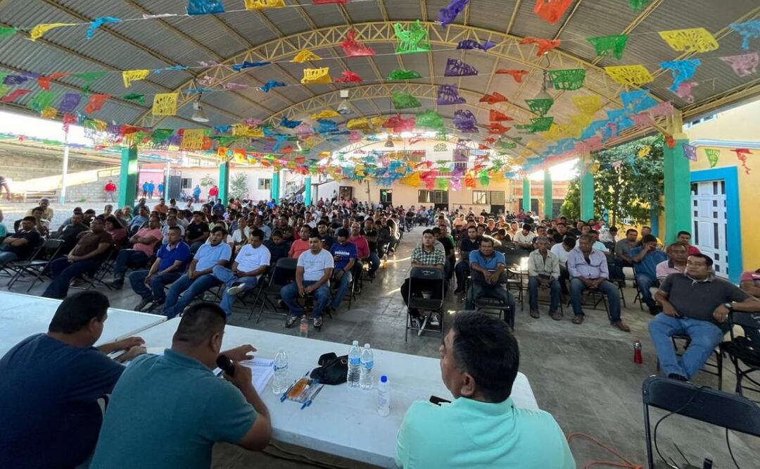 Los detenidos fueron liberados por decisión de la asamblea comunitaria y tras acordar que si van a realizar el servicio comunitario en Nejapa de Madero, Oaxaca (27/02/2025). Foto: Especial