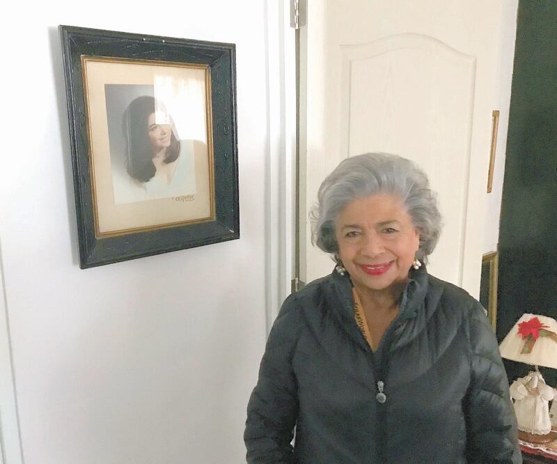 La vecina María Guadalupe Viveros cuenta que llegó al Multifamiliar Tlalpan hace 62 años, cuando ella tenía 15. EDUARDO HERNÁNDEZ. EL UNIVERSAL