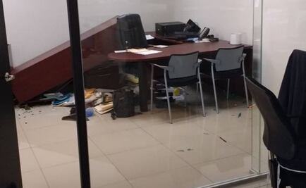 Denuncian trabajadores de Conciliación y Arbitraje que son obligados a laborar en inmueble dañado