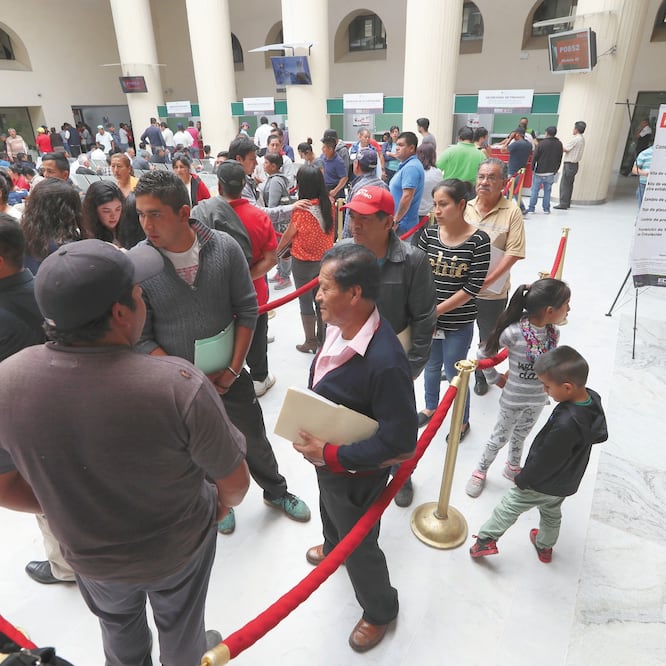 Los ciudadanos podrán recoger sus nuevas matrículas hasta en fin de semana, explicó el subsecretario de Ingresos, José Arturo Lozano Enríquez. JORGE ALVARADO. EL UNIVERSAL