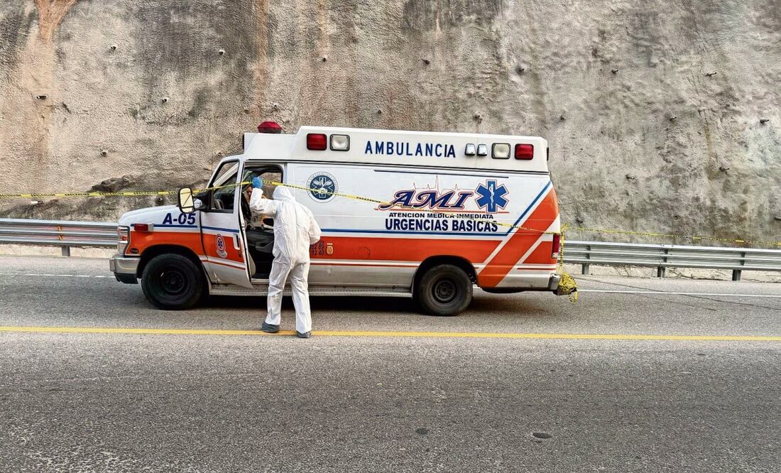 Cuatro personas heridas durante un ataque en Ayutla fueron rematadas por hombres armados en la carretera Acapulco-Pinotepa cuando eran trasladadas en una ambulancia. Foto: Especial