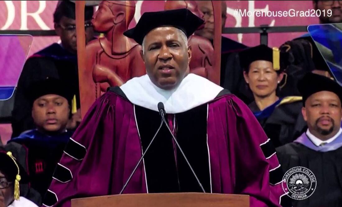 Robert Smith no es el primer multimillonario que se moviliza para ayudar a los estudiantes (Foto: AFP)