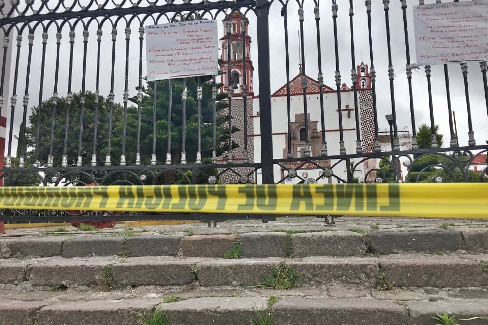 En Amecameca se colocaron cartulinas para informar el cambio de sede. (EMILIO FERNÁNDEZ. EL UNIVERSAL)