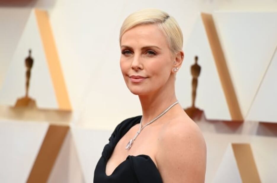 Beauty looks y accesorios que robaron miradas en los Oscar 2020