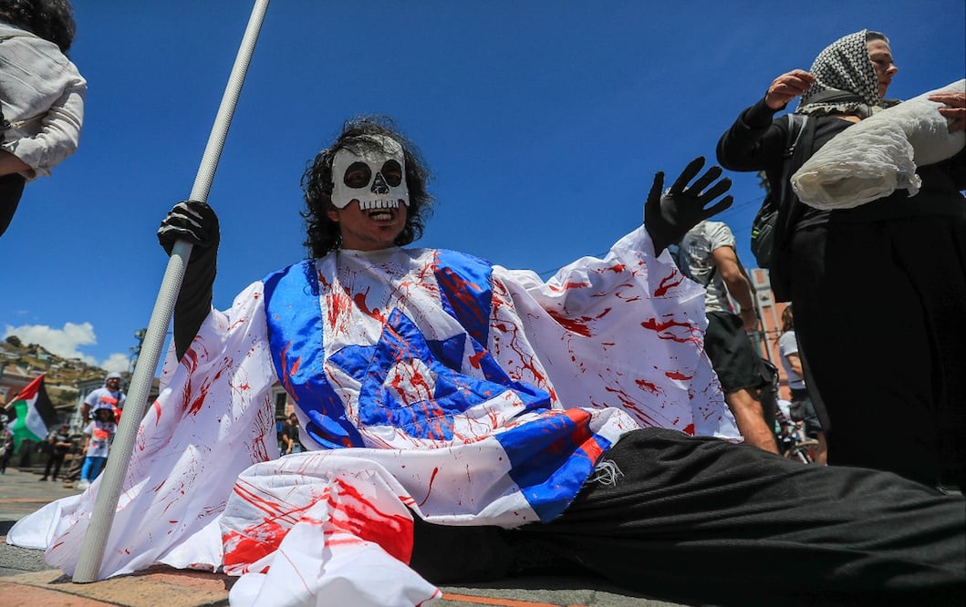 Miles de simpatizantes se manifestaron en Quito, Ecuador, a un año del conflicto palestino-israelí en Gaza. Foto: EFE