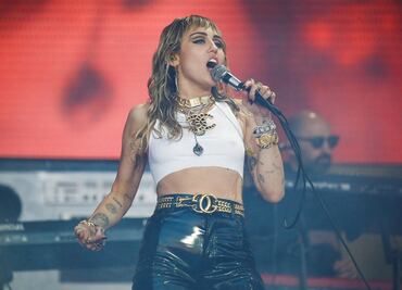 Miley Cyrus calienta el verano mostrando su trasero