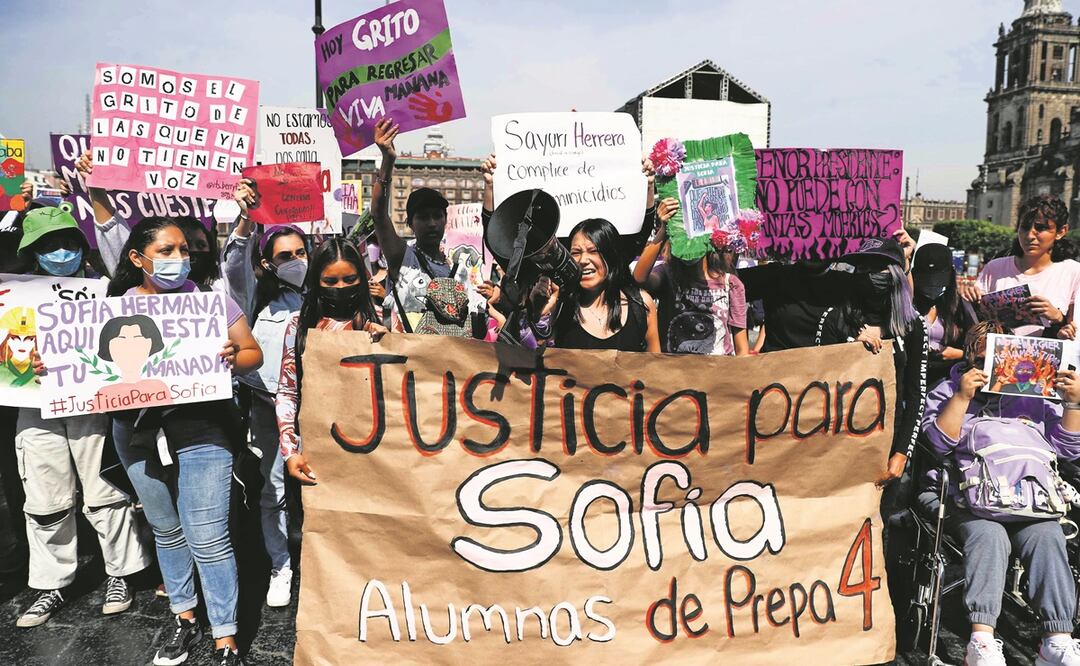 Familiares y colectivos de mujeres marcharon de Paseo de la Reforma al Zócalo para pedir justicia para Sofía Morales. Foto: DIEGO SIMÓN/ EL UNIVERSAL 