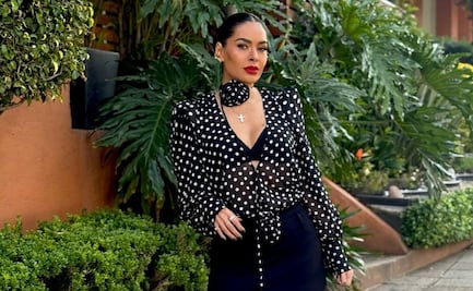 Galilea Montijo impacta con chamarra y minifalda efecto piel