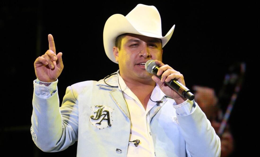 Julión Álvarez, siempre cercano a sus fans. Foto: Archivo