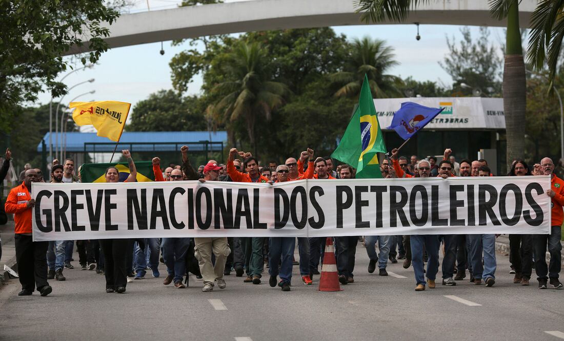 Petroleros en huelga abren otro frente de crisis en Brasil