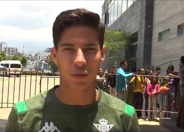 El dilema Lainez: ¿pelear el puesto a un campeón del mundo o salir del Betis?