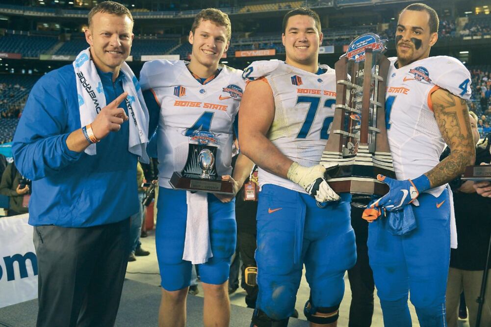 Bryan Harsin, Brett Rypien (4), Marcus Henry (72), y Darian Thompson (4) (KIRBY LEE. USA TODAY SPORTS)