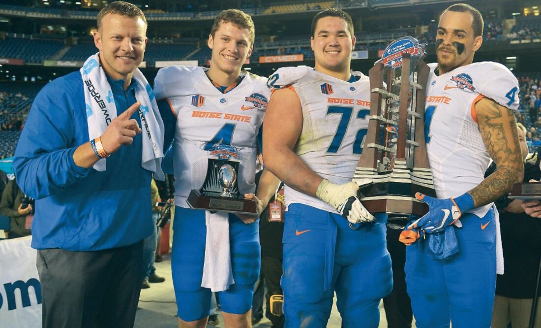 Bryan Harsin, Brett Rypien (4), Marcus Henry (72), y Darian Thompson (4) (KIRBY LEE. USA TODAY SPORTS)