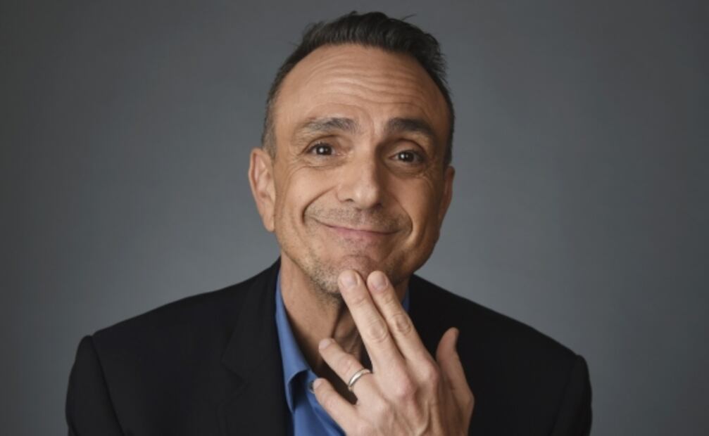 El actor que daba voz a Apu en "Los Simpson" pide perdón a la comunidad india