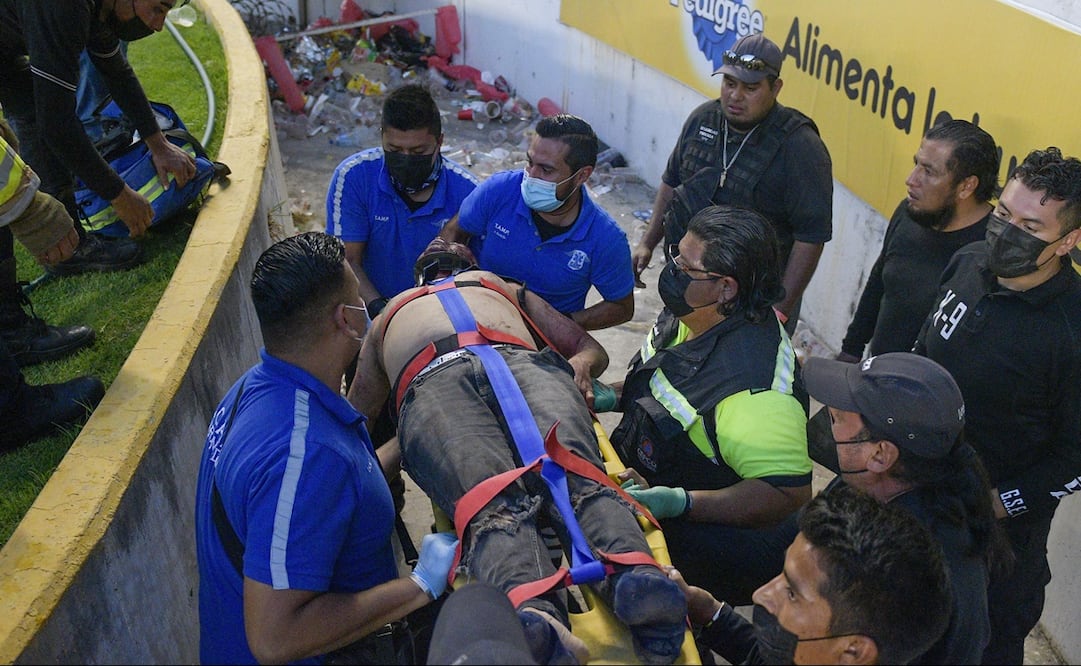 El partido Querétaro vs Atlas fue suspendido por una fuerte bronca en las tribunas - FOTO: AP