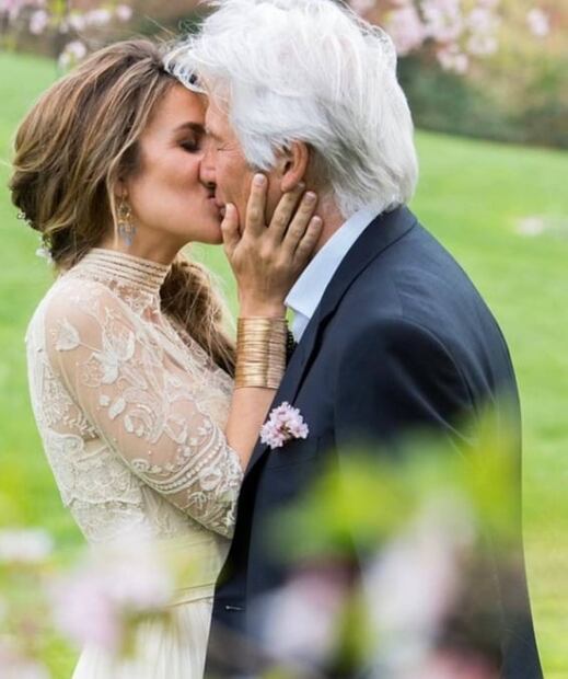 Richard Gere se deja ver enamorado de su esposa Alejandra Silva, 33 años menor que él