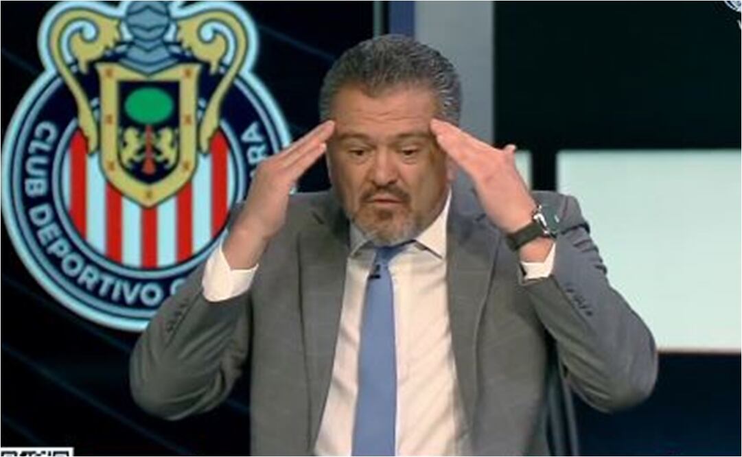 Carlos Hermosillo se lanzó contra Javier Hernández. FOTO: ESPECIAL