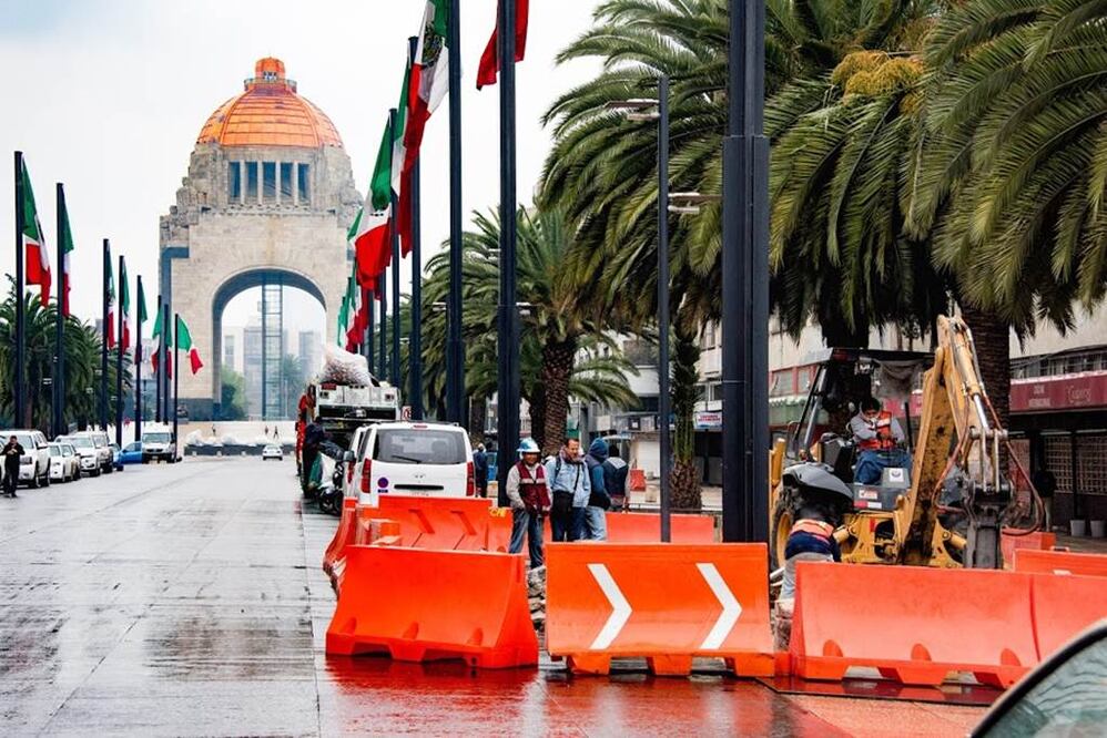 CFE realiza obras ahora en Plaza de la República