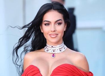 El look de Georgina Rodríguez con minishorts de mezclilla y tacones