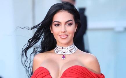 El look de Georgina Rodríguez con minishorts de mezclilla y tacones