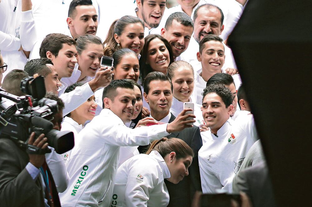 En un ambiente de camaradería, el presidente Peña Nieto abandera a las delegaciones olímpica y paralímpica y les pide reflejar un México ganador ante el mundo (ETZEL ESPINOSA. IMAGO7)