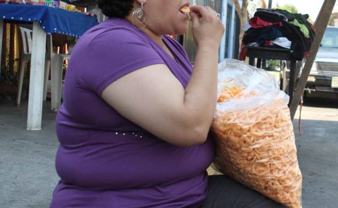 Falta de sueño causa hambre y preferencia por comida poco sana