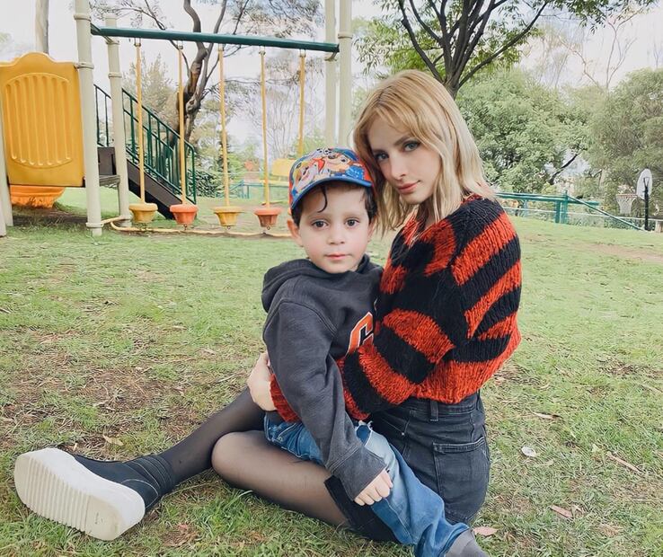 Imelda Garza Tuñón, viuda de Julián Figueroa, y su hijo, José Julián.
Foto: Instagram