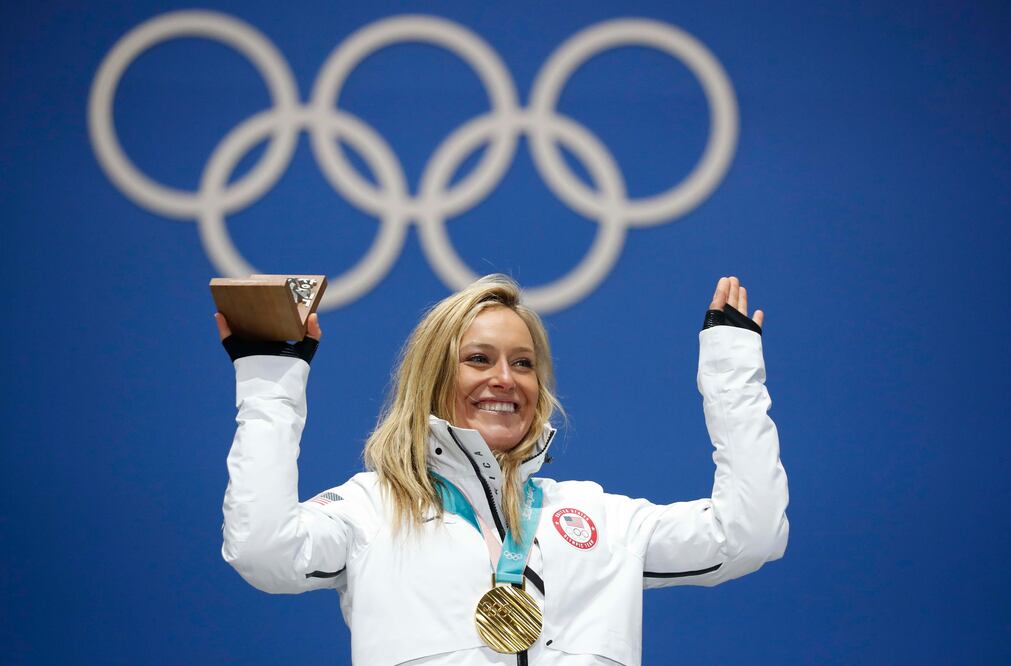 Reuters. Jamie Anderson recibiendo la medalla de Oro de los juegos Olímpicos de Invierno de Pyeongchang