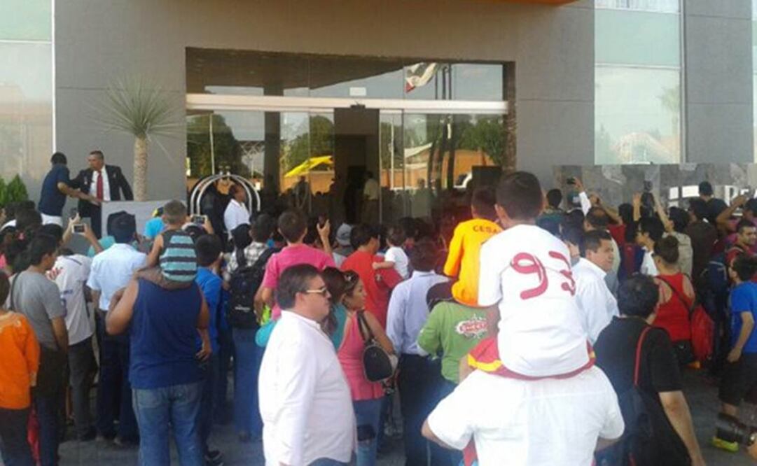 Reciben con halagos a Ronaldinho