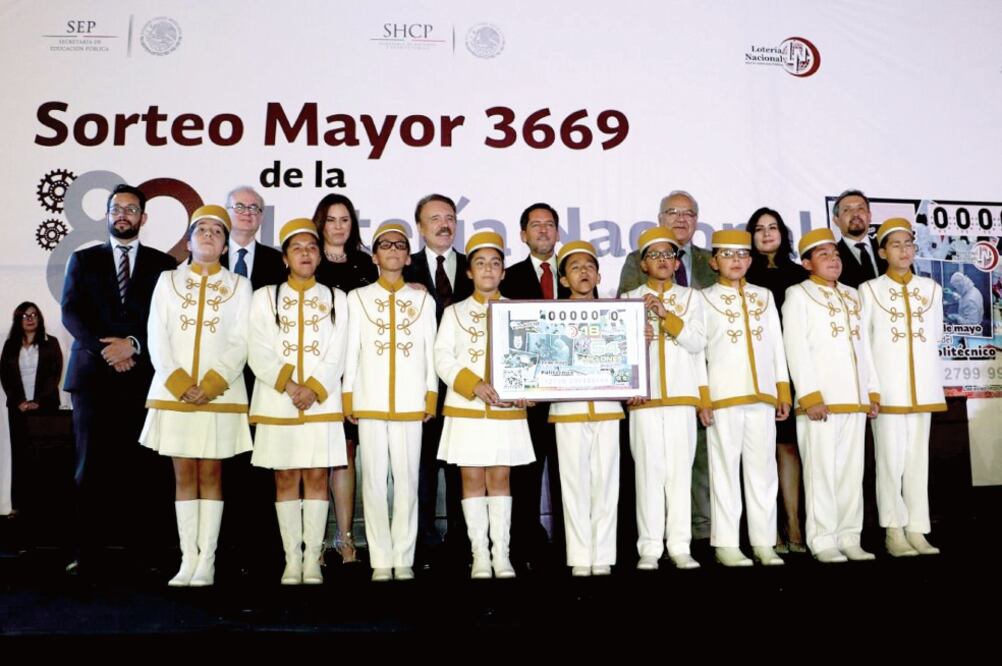 La Lotenal realizó el sorteo por el Día del Politécnico. El premio mayor, de 18 mdp, correspondió al billete 13225, cuya primera serie se envió a Querétaro (CORTESÍA)