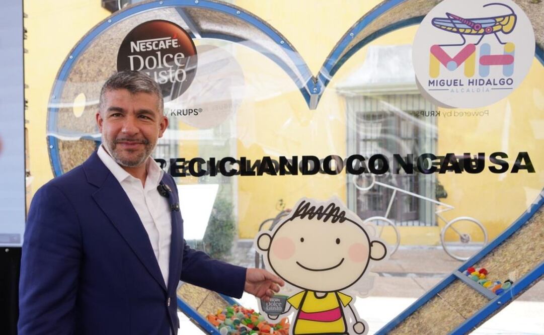 Como parte de esta alianza, se colocó un gran corazón en la explanada de la alcaldía para recolectar tapitas de plástico. Foto: Especial.