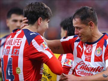 Chivas derrota al Monterrey con goles de Hormiga González y Chicharito Hernández