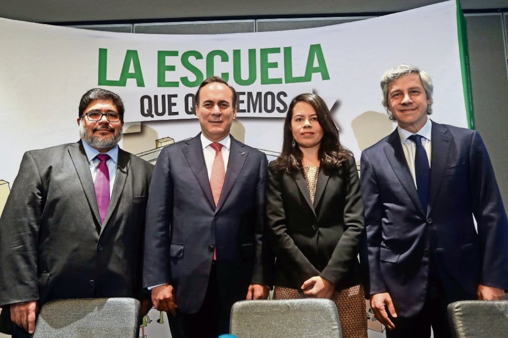 El director y el presidente de Mexicanos Primero, David Calderón y Claudio X. González; Juan Pablo Castañón, presidente del Consejo Coordinador Empresarial, y Viridiana Ríos, investigadora del The Wilson Center (JUAN CARLOS REYES. EL UNIVERSAL)