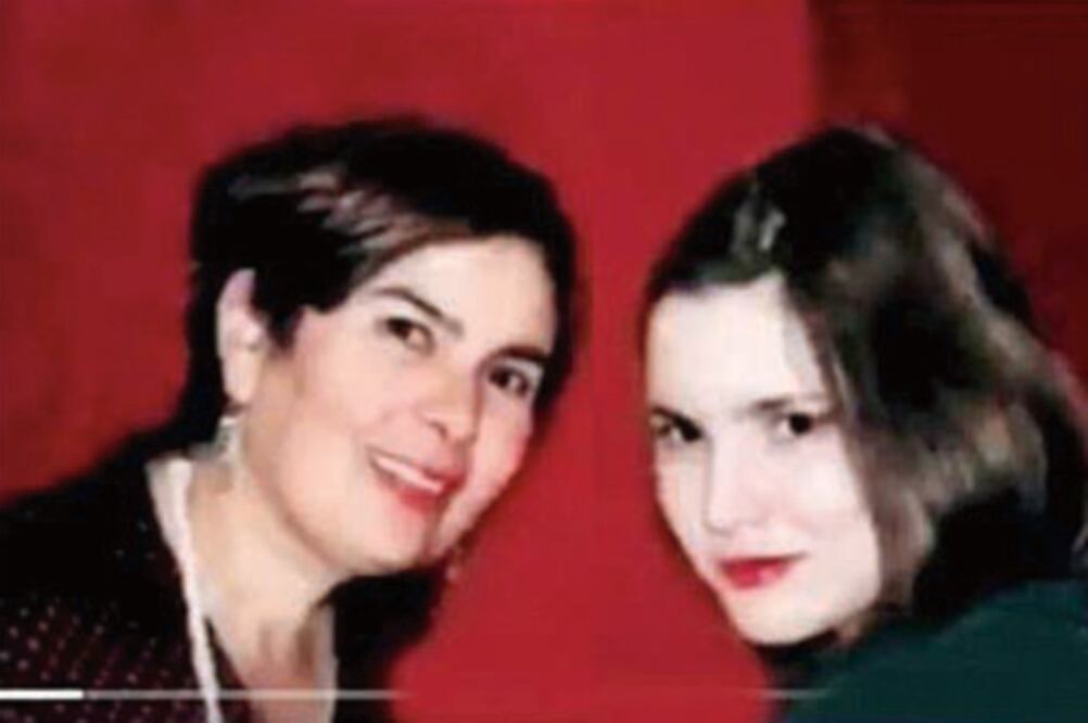 Graciela y su hija Gatziella Cifuentes fueron atacadas dentro de su domicilio; indagatorias arrojan que utilizaron un líquido para provocar el incendio (ESPECIAL)