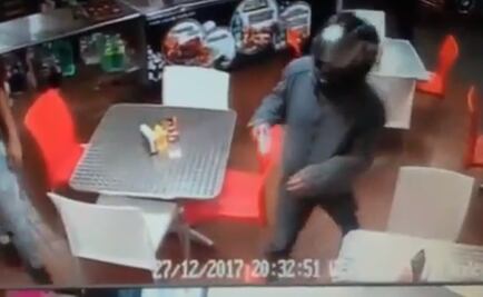 Video. Hombres armados asaltan pizzería en Coyoacán