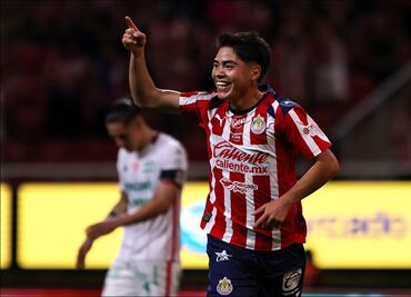 Chivas podría recibir una sanción por incumplimiento de la ley tras debut de canterano menor de edad