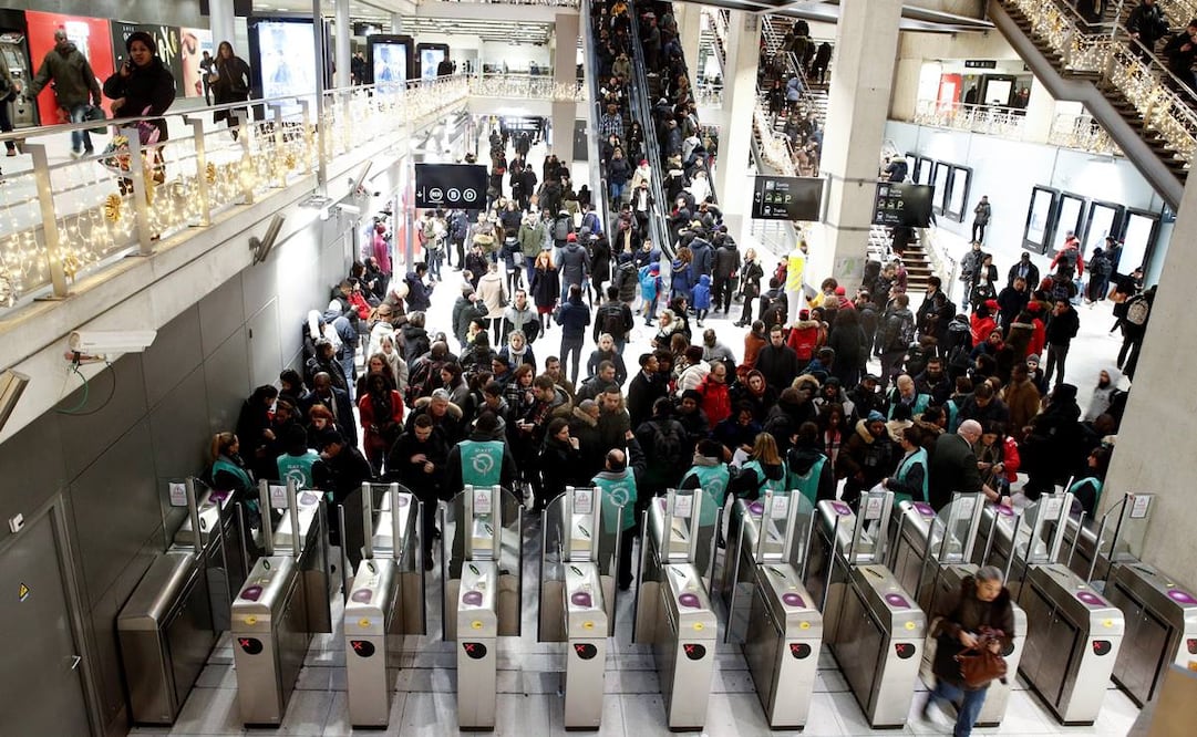 Huelga por la reforma a las pensiones en Francia colapsa el sistema de transporte de París (Fotos: EFE)