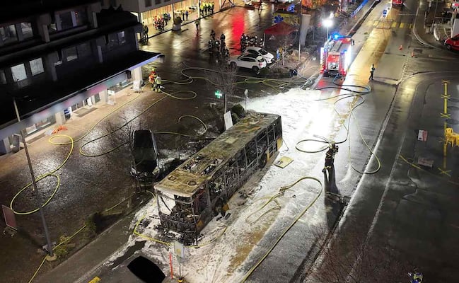 Incendio de autobús en Suiza fue provocado por un hombre "perturbado"; incidente deja 6 muertos y 5 heridos