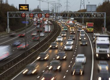 Cómo funciona el mantenimiento autónomo de carril en los coches