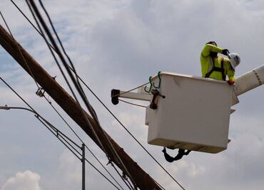 Apagón en Houston continúa por cuarto día bajo temperaturas sofocantes