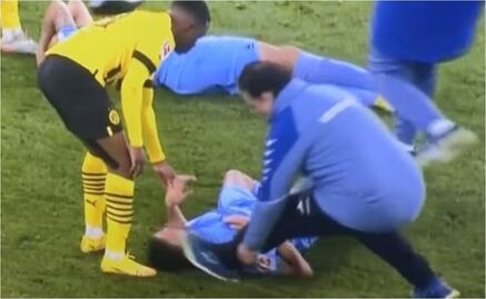 VIDEO: Médico patea a jugador lesionado en la Bundesliga