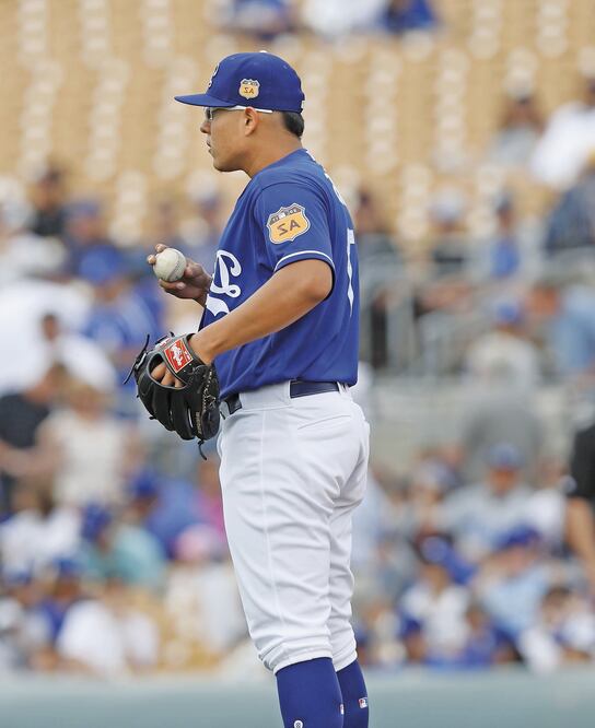 Julio Urías espera que esta sea la campaña de su consolidación (TIM WARNER. AP)