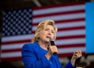 Clinton y Trump se disputan credenciales de "comandante en jefe"